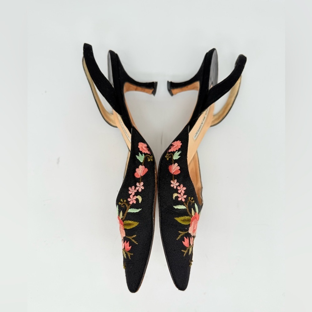Manolo Blahnik Vilido Black Multicolor floral Embroidered slingback pumps EU 38 - Picture 6 of 9